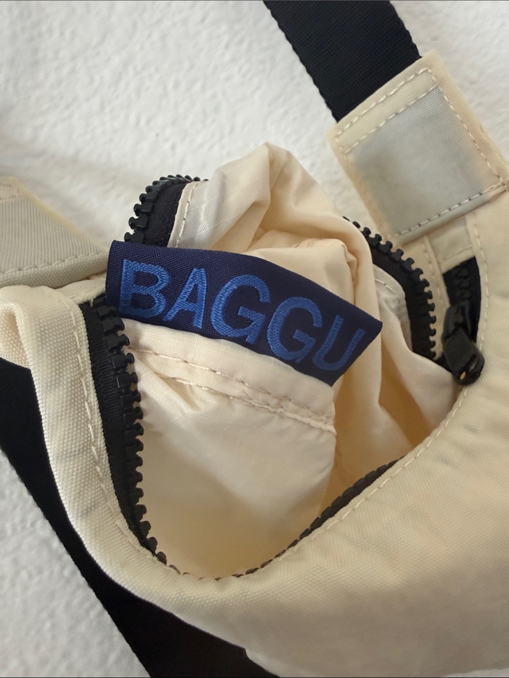 BAGGU Mini Nylon Crescent Bag - Picture 3 of 7